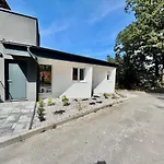 Semesterbostad Jacobs Legacy - 4 Bedroom House, Free Parking, Near Center Ljubljana