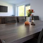 Jacobs Legacy - 4 Bedroom House, Free Parking, Near Center בית נופש *