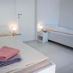 Jacobs Legacy - 4 Bedroom House, Free Parking, Near Center