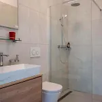 Jacobs Legacy - 4 Bedroom House, Free Parking, Near Center *