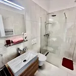 Jacobs Legacy - 4 Bedroom House, Free Parking, Near Center *