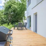 Jacobs Legacy - 4 Bedroom House, Free Parking, Near Center