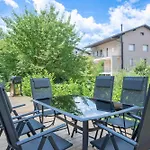 Semesterbostad Jacobs Legacy - 4 Bedroom House, Free Parking, Near Center