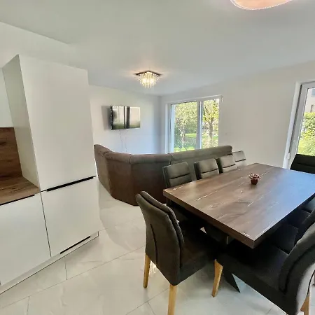 4 Bedroom Private House On The Hill *