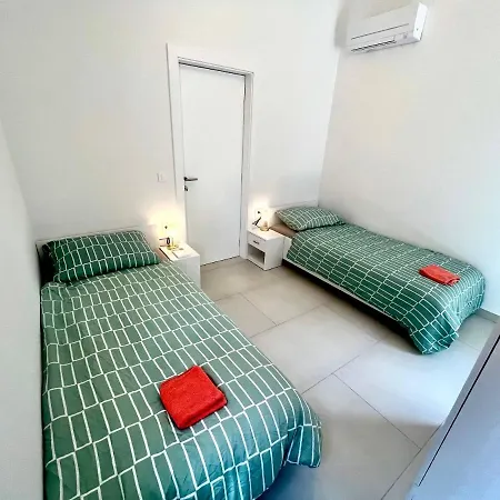 4 Bedroom Private House On The Hill *