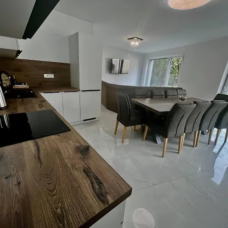 4 Bedroom Private House On The Hill Holiday home