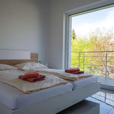 Holiday home 4 Bedroom Private House On The Hill *