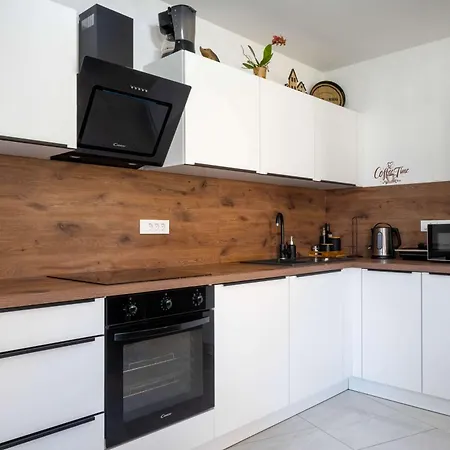 4 Bedroom Private House On The Hill *