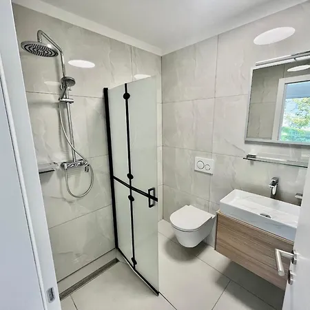 Jacobs Legacy - 4 Bedroom House, Free Parking, Near Center