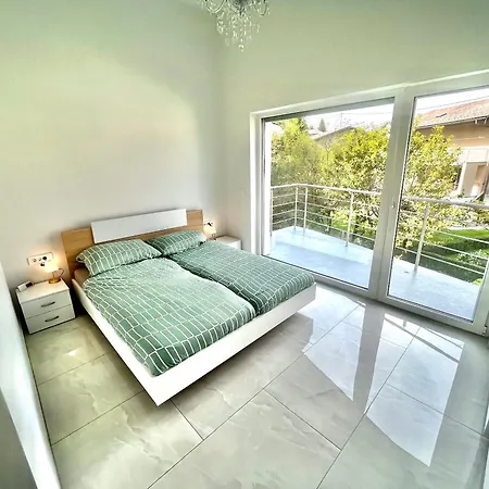 펜션 4 Bedroom Private House On The Hill