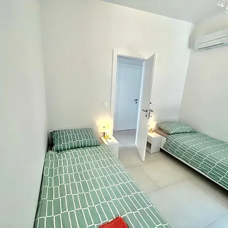 Jacobs Legacy - 4 Bedroom House, Free Parking, Near Center *