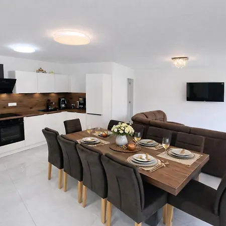 Jacobs Legacy - 4 Bedroom House, Free Parking, Near Center Дом отдыха *