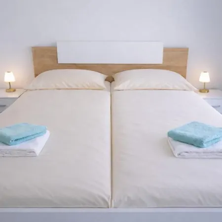 Počitniška hiša Jacobs Legacy - 4 Bedroom Private House Ljubljana *