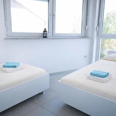 Jacobs Legacy - 4 Bedroom House, Free Parking, Near Center * Любляна