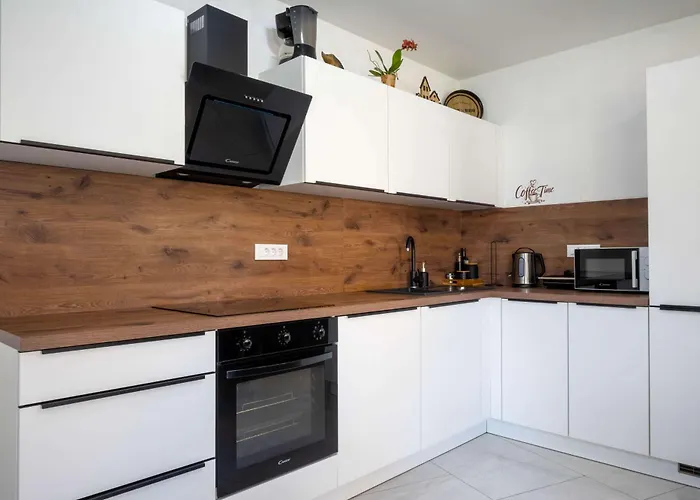 Jacobs Legacy - 4 Bedroom House, Free Parking, Near Center *