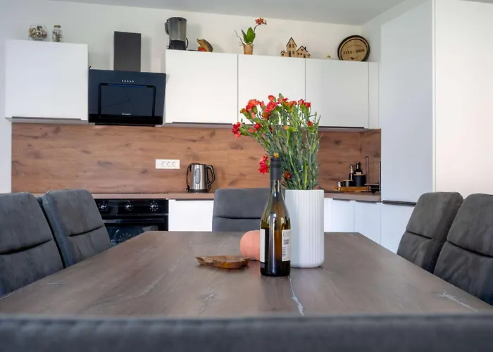 Jacobs Legacy - 4 Bedroom Private House Ljubljana Počitniška hiša *