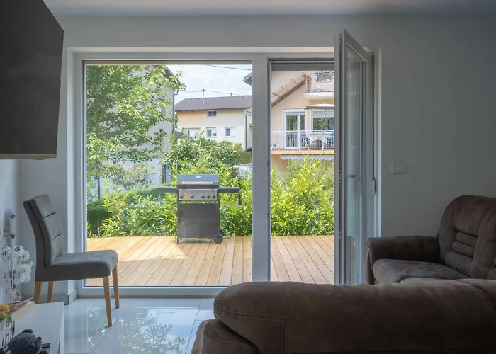 Počitniška hiša Jacobs Legacy - 4 Bedroom Private House Ljubljana Ljubljana