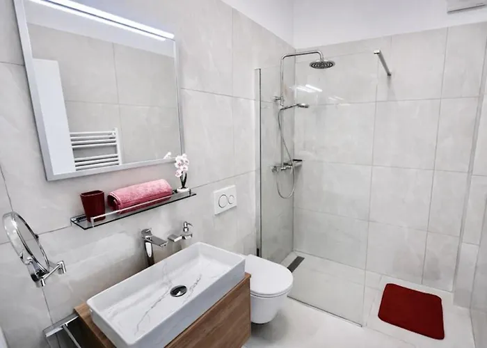 Jacobs Legacy - 4 Bedroom House, Free Parking, Near Center 펜션