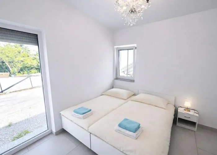 Jacobs Legacy - 4 Bedroom House, Free Parking, Near City Center