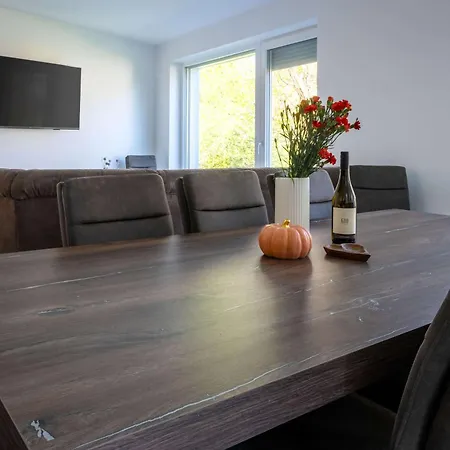 Jacobs Legacy - 4 Bedroom House, Free Parking, Near Center Vakantiehuis *