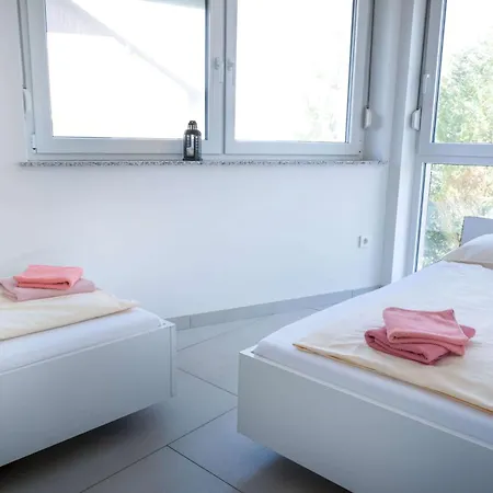 Jacobs Legacy - 4 Bedroom House, Free Parking, Near Center