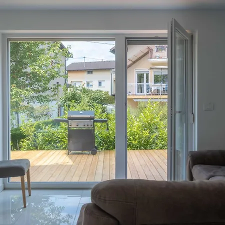 Vakantiehuis Jacobs Legacy - 4 Bedroom House, Free Parking, Near Center Ljubljana