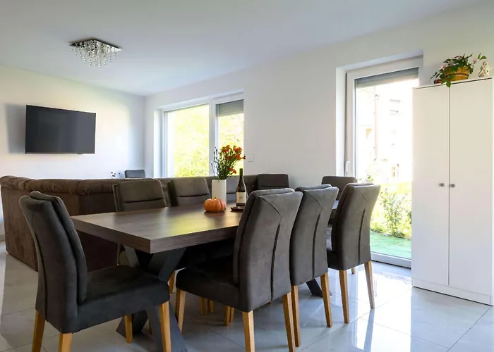 Jacobs Legacy - 4 Bedroom House, Free Parking, Near Center Hébergement de vacances Ljubljana